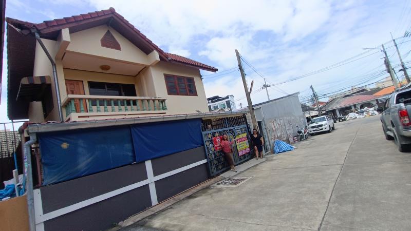 ???????? “#บ้าน2ชั้น ใจกลาง #พัทยา” ในงบสุดคุ้ม!????#ซอยเทพประสิทธิ์ 8  – พิกัดทองของการใช้ชีวิต & #การลงทุน???? #ใกล้หาด – #ใกล้เมือง – #ใกล้ทุกอย่าง!???? รายละเอียดบ้านบ้าน 2 ชั้นพื้นที่ใช้สอยอบอุ่นบนเนื้อที่ 28 ตร.ว.ฟังก์ชันครบสำหรับอยู่อาศัยหรือปล่อยเช่าถนนหน้าบ้านกว้าง เข้า-ออกสะดวก จุดเด่นสุดว้าว ทำเลเทพ! เข้าเมืองก็ง่าย ออกทะเลก็เร็ว ใกล้ ตลาด, ห้าง, ร้านอาหาร, คาเฟ่ และ W