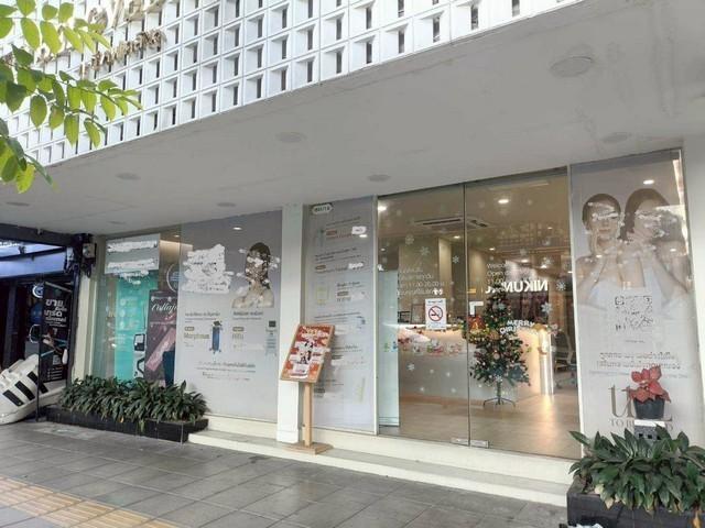 ให้เช่าอาคารพาณิชย์ 4 ชั้น 2 คูหา ริมถนนสุขุมวิท ย่านพระโขนง ใกล้ห้างไทยซินสแควร์ และ BTS พระโขนง ( รีโนเวทใหม่ )ราคาขาย 65,000,000 บาท ( โอนคนละครึ่ง)ราคาเช่า 200,000 บาท / เดือน ( สัญญาขั้นต่ำ 3 ปี ประกัน 3 เดือน ล่วงหน้า 1 เดือน )ที่ตั้ง ถนนสุขุมวิท แขวงพระโขนงเหนือ เขตวัฒนา กรุงเทพมหานครติดต่อ : คุณภัสพงณ์ 0634098164Line : binkem22https://www.facebook.com/profile.php?id=61581484955548เนื้อที่ 28 ตารางวา พื้นที่ใช้สอยประมาณ 448 ตาราง�