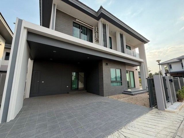 TEL:088-559 5199 คุณเอLine:https://line.me/ti/p/C0eGe0whLXบ้านเดี่ยว 2 ชั้น Patta Element (ภัททา เอล์เลเมนท์)พิกัด พัทยา ตะเคียนเตี้ย บางละมุงให้เช่า 48,000 บาท / เดือนมัดจำ 2 เดือน - ล่วงหน้า 1 เดือนขนาดบ้าน 350 ตารางเมตร 4 ห้องนอน 4 ห้องน้ำ2 ที่จอดรถสิ่งอำนวยความสะดวก: คลับเฮาส์, สระว่ายน้ำ, ฟิตเนส, สวนสาธารณะ, Jogging Track, ระบบรักษาความปลอดภัย 24 ชม.จุดเด่น: ใกล้ตลาดโรงโป๊ะ, โรงเรียนนานาชาติ, และเดินทางเข้า-ออกเมืองพัทยาหร�