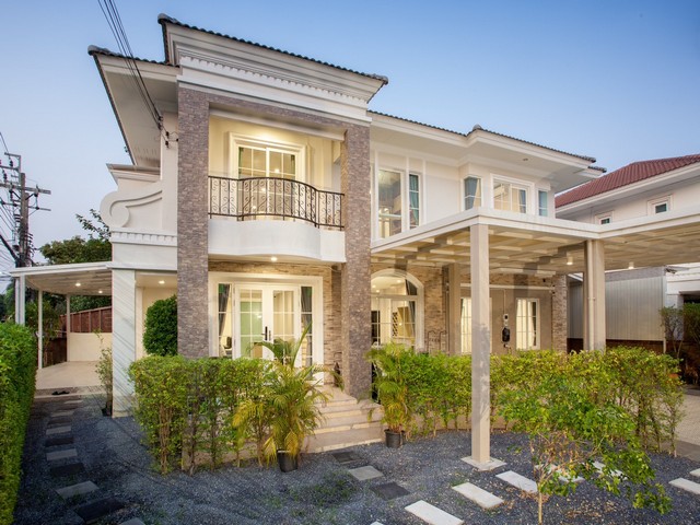 ให้เช่าบ้านเดี่ยว 2 ชั้น หลังใหญ่ 100 ตรว. คาซ่าวิลล์ สุขาภิบาล 5 ซอย 71 สภาพใหม่ พร้อมอยู่ ติดถนนใหญ่ ใกล้ทางด่วน  *** ราคาเช่า 65,000 บาท/เดือน   ติดต่อ:: ชยา โทร/ID Line:: 0942823961   Link Line:: https://line.me/ti/p/3xFA1An8Kcรหัส# T26-331 บ้านเดี่ยว 2 ชั้น หลังใหญ่ สภาพใหม่พร้อมอยู่ ถนนสุขาภิบาล 5 ซอย 71 ติดถนนใหญ่ ใกล้ทางด่วน - เนื้อที่ 100 ตรว.- พื้นที่ใช้สอย 380 ตรม. - สวนหน้าบ้าน ขนาด 60 ตรม.- 3 ห้องนอน 3 ห้องน้ำ- เฟอร์นิเจอร์ชุดห้อ�