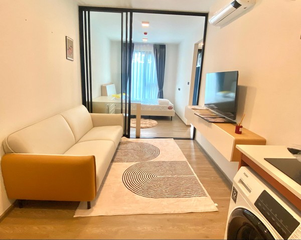 เช่าด่วน! เพียง 11,000.- /เดือน (รวมส่วนกลาง) ขนาด 27 ตร.ม. ​คอนโดใหม่ Chapter One All Ramintra (ตึก B) | เหลือเพียง 3 ห้องสุดท้าย!ติด MRT ลาดปลาเค้า (สายสีชมพู) เพียง 1 นาที!เดินทางเข้าเมืองหรือไปไหนก็สะดวกที่สุดในย่านรามอินทราHighlights & Facilitiesห้องพร้อมอยู่ทันที: เฟอร์นิเจอร์ + เครื่องใช้ไฟฟ้าครบ (ทีวี, ตู้เย็น, ไมโครเวฟ และ เครื่องซักผ้า)พื้นที่ใช้สอย: ขนาดใหญ่ 27 ตร.ม. จัดวางเลย์เอาท์เป็นสัดส่วน อยู่�