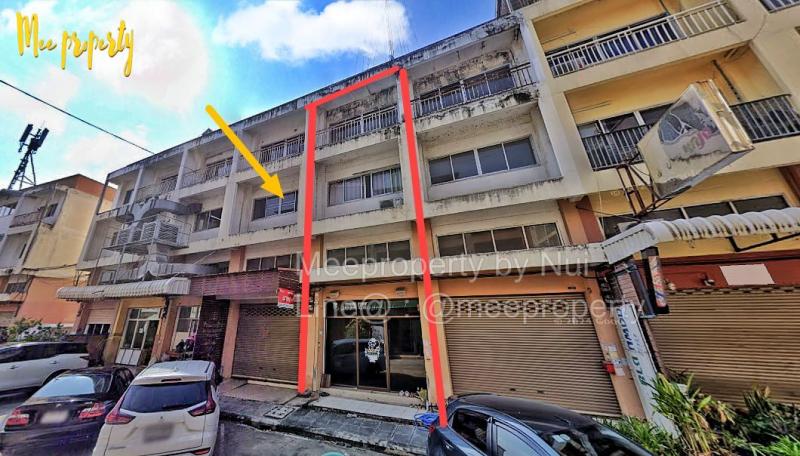 #ขายด่วนปรับลดราคา ราคาดีทำเลดีแบบนี้หาไม่ได้อีกแล้ว#ขายอาคารพาณิชย์ 3 ชั้นครึ่ง ใกล้ถนนใหญ่ พุทธมณฑลสาย 5 ตรงข้ามปั้ม ปตท. เหมาะสำหรับประกอบกิจการทุกรูปแบบเนื้อที่ดิน : 21.9 ตร.ว มีพื้นที่ใช้สอยมากถึง 306 ตร.ม.**ทิศหน้าบ้าน : ทิศเหนือ**รายละเอียด - 3 ห้องนอน - 3 ห้องน้ำ - 1 จอดรถ,ชั้นดาดฟ้าจากราคา : 7,500,000 บาท#ลดราคาเหลือเพียง  5,000,000 บาท เท่านั้น ***โปรโมชั่นนี้เหลือเวลาอีกไม่นาน