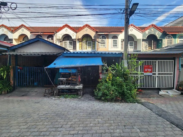   ขาย บ้านเดี่ยว/ทาวน์เฮ้าส์/คอนโด โครงการ ทาวน์เฮ้าส์ พระสมุทรเจดีย์  ถนน สุขสวัสดิ์ ตำบล ปากคลองบางปลากด อำเภอ พระสมุทรเจดีย์ จังหวัด สมุทรปราการ  ราคาโปรโมชั่น   1,155,000   บาท    ลดจาก   1,300,000   บาท ราคาโปรโมชั่นตั้งแต่วันที่  2 มีนาคม - 31 พฤษภาคม 2569  รายละเอียดทรัพย์ -  เนื้อที่  19.00 ตร.ว.  พื้นที่ใช้สอย 128 ตร.ม.  พิกัดทรัพย์ : https://maps.app.goo.gl/XAZ9SN8ci9CzpeDy6  สถานที่ใกล้เคียง   -  โรงพยาบาลเปาโล พระประ�