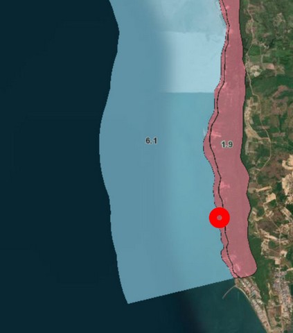 DSL-033สนใจติดต่อ: โดม รัชดา “งาน Exclusive Contract”โทร: 065-586-9872ไลน์ไอดี: giantmw หรือ @yem0202nF/B: https://bit.ly/3vdegO8Fanpage: https://bit.ly/488TrlDWebsite: www.lifewave.com.ขายที่ดินเปล่า 19-3-56 ไร่ ติดถนนหลัก และติดทะเล ต.หาดเล็ก อ.คลองใหญ่ จ.ตราด, ราคา 48 ล้านบาท.รายละเอียดทรัพย์: 1) เอกสารสิทธิ์: น.ส.4 จ (โฉนดครุฑแดง)2) ด้านกว้างติดถนนสุขุมวิทยาว 180 ม. (ทางหลวงหมายเลข 3-เขตทางกว้าง 35 ม.) และมีความกว้างด้านติดทะเลยาว 320 ม.3) ผังเมืองสีชมพู: ที่ดินประเภทชุ�