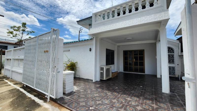 CH1165 ให้เช่าบ้านเดี่ยว หัวมุม  65 ตรว.หมู่บ้านเสนานิเวศน์1 200 ตรม. 4 นอน