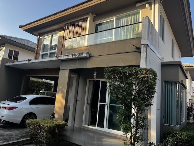 BH3918 ให้เช่า บ้านเดี่ยว มัณฑนา เลควัชรพล สุขาภิบาล 5 สายไหม 3 ห้องนอน 55 ตร.ว จอดรถ 4 คันติดต่อ Agent คุณบัว (Bua)Tel: 093-646-4597 LINE ID: Bua093ราคา 35,000 บาทต่อเดือนรายละเอียดทรัพย์ให้เช่าบ้านเดี่ยว 2 ชั้น ในโครงการ มัณฑนา เลควัชรพล ทำเลสุขาภิบาล 5 วัชรพล สายไหม บ้านสภาพดี พร้อมอยู่ แอร์และเฟอร์นิเจอร์ครบทุกห้อง พื้นที่ดิน 55 ตารางวา เหมาะสำหรับครอบครัวที่ต้องการบ้านในโซนสายไหม วัชรพล ใกล้ตล�