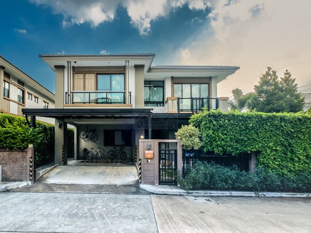 ให้เช่าบ้านเดี่ยว 2 ชั้นหลังมุม 67 ตรว. โครงการภัสสร บางนา-สุวรรณภูมิ ถนนกิ่งแก้ว ใกล้ทางออกถนนบางนา ใกล้สุวรรรณภูมิ เมกะบางนา *** ราคาเช่า 70,000 บาท/เดือน *** ราคาขายพร้อมเฟอร์นิเจอร์ 11.79 ล้านบาท ติดต่อ::  ชยา โทร/ID Line:: 0942823961   Link Line:: https://line.me/ti/p/3xFA1An8Kcรหัส# T26-003บ้านเดี่ยว 2 ชั้นหลังมุม โครงการภัสสร บางนา-สุวรรณภูมิ ถนนกิ่งแก้ว ใกล้สุวรรรณภูมิ เมกะบางนาบนเนื้อที่ 67 ตารางวาพื้นที่ใช้สอย 22