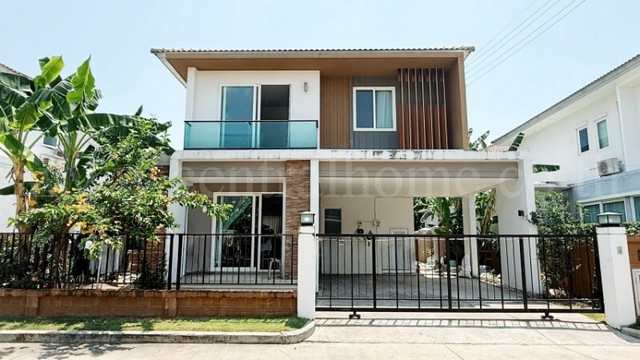 บ้านเดี่ยว เดอะ แกรนด์ พระราม 2 (โซน Bliss)&nbsp;ราคาถูกที่สุดในโครงการ&nbsp;ที่ตั้ง : ถนนพระราม 2 ตำบลพันท้ายนรสิงห์ อำเภอเมืองสมุทรสาคร จังหวัดสมุทรสาคร 74000รายละเอียดทรัพย์&nbsp;-&nbsp;บ้านเดี่ยว 2 ชั้น โครงการหรูระดับ High-End (โซน Bliss)-&nbsp;เนื้อที่ 52.5 ตารางวา พื้นที่ใช้สอย 160 ตารางเมตร- 3 ห้องนอน,&nbsp;3 ห้องน้ำ, 1 ห้องอเนกประสงค์, 1 ห้องรับแขก, 1 ห้องครัว, 2 ที่จอดรถ-&nbsp;แอร์ 5 เครื่อง (ครบทุกห้อง), ปั๊มน้�