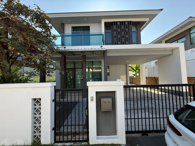 LV53468 ให้เช่า บ้านเดี่ยว เศรษฐสิริ พัฒนาการ Setthasiri Pattanakarn ติดกับถนนพัฒนาการ ใกล้ ARL หัวหมาก ราคาเช่า : 90,000 บาท/เดือนที่ตั้ง : ถนนพัฒนาการ-อ่อนนุช (ตัดใหม่) แขวงประเวศ เขตประเวศ กทม.ชื่อโครงการ : เศรษฐสิริ พัฒนาการ Setthasiri Pattanakarnรายละเอียด :- ที่ดิน 55 ตร.ว.- พื้นที่ใช้สอย 180 ตร.ม. - 4 ห้องนอน - 3 ห้องน้ำ - ที่จอดรถ 2 คัน - โครงการเงียบสงบ เป็นส่วนตัว- เหมาะสำหรับครอบครัว & Expatสิ่งอำนวยความสะดวก : - Cl