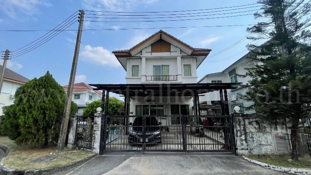 รหัสทรัพย์&nbsp; N1041บ้านเดี่ยว 70.1 ตารางวา วิสตาวิลล์ ลำลูกกา คลอง 3 ปทุมธานี แปลงริมที่ตั้ง :&nbsp;ถนนชลมารค์พิจรณา ตำบลลาดสวาย อำเภอลำลูกกา จังหวัดปทุมธานี 12150รายละเอียด- บ้านเดี่ยว 2 ชั้น เนื้อที่ 70.1 ตารางวา&nbsp;พื้นที่ใช้สอย 160 ตารางเมตร- 3 ห้องนอน,&nbsp;2 ห้องน้ำ,&nbsp;1 ห้องรับแขก, 1 ห้องครัว, 2 ที่จอดรถ- แอร์ 4 เครื่อง, ผ้าม่าน,ปั๊มน้ำ+แทงค์ 1 ชุด-&nbsp;พื้นชั้นบนลามิเนต, พื้นชั้นล่างกระเบื้�