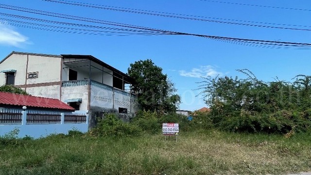 รหัสทรัพย์ : N0978ที่ดินเปล่า 1 งาน 52 ตารางวา ซอยชลประทาน 40 (ซอยดี-มีโชค) หัวหิน แปลงริม ทำเลดีที่ตั้ง:&nbsp;ถนนเพชรเกษม ตำบลหัวหิน อำเภอหัวหิน จังหวัดประจวบคีรีขันธ์ 77110รายละเอียดทรัพย์ :- ที่ดินเนื้อที่ 1 งาน 52 ตารางวา- ที่ดินติดถนน ทั้งด้านหน้า และด้านหลัง เข้าออกสะดวกเชื่อมต่อถนนเพชรเกษมได้ง่ายมีทางลัดออกไปถนนบายพาส- สภาพดี เหมาะต่อการ ปลูกบ้าน ใกล้แหล่งกินเที่ยวอ�