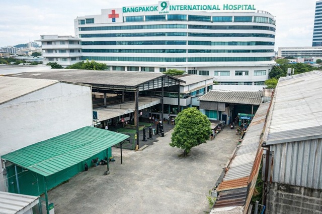 รพ.บางปะกอก 9 700 ม เกือบ 1ไร่ 382 ตร.ว. โกดัง 1500 ตร.ม.สุขสวัสดิ์8-18 พื้นที่ให้เช่า พร้อมอาคาร 2 ชั้น 16 นอน 16 น้ำ53,998 B-M. เหมาะทำคาเฟ่ โคเวิร์กกิ้ง โลจิสติกส์ หรือสนามซ้อม รายล้อมด้วยแหล่งชุมชน ใกล้ตลาดอินดี้ ดาวคะนอง 1.9 กม. เดินทางสะดวก ทำเลเชื่อมต่อเมือง และเส้นทางหลัก พระราม 2 สุขสวัสดิ์ Almost1Rai 380 sq.wa. Warehouse 1500 sq.m.Bangpakok 9 Hospital 700 m.Suksawat 8-18 Rental space available including a 2 story building 16 bed 16 bath  price 53,998 B-M. ideal for cafe co working space logistics center or training facility surrounded