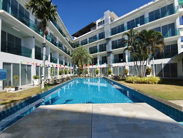 ขายโรงแรมพัทยาใต้ ซอยกรมที่ดินเก่า อำเภอบางละมุง  จังหวัดชลบุรีรหัส TTR 2782- โรงแรมพัทยาใต้ ซอยกรมที่ดินเก่าตึกอายุ 4 ปี โรงแรมพร้อมใบอนุญาต!- พื้นที่ 1776 ตารางเมตร ห้องพัก 63 มี 5 ชั้น โดยชั้น 5 มีพื้นที่ขนาดใหญ่ (700 ตร.ม.)  ห้องตกแต่งครบครันด้วยมาตรฐานสูงสุด- แต่ละห้องมีเครื่องปรับอากาศ ทีวีจอแบน ดีวีดี Wi-Fi ตู้เย็นมินิบาร์ ตู้นิรภัย พัดลม กาต้มน้ำ …- ตัวอาคารได้รับการออ�