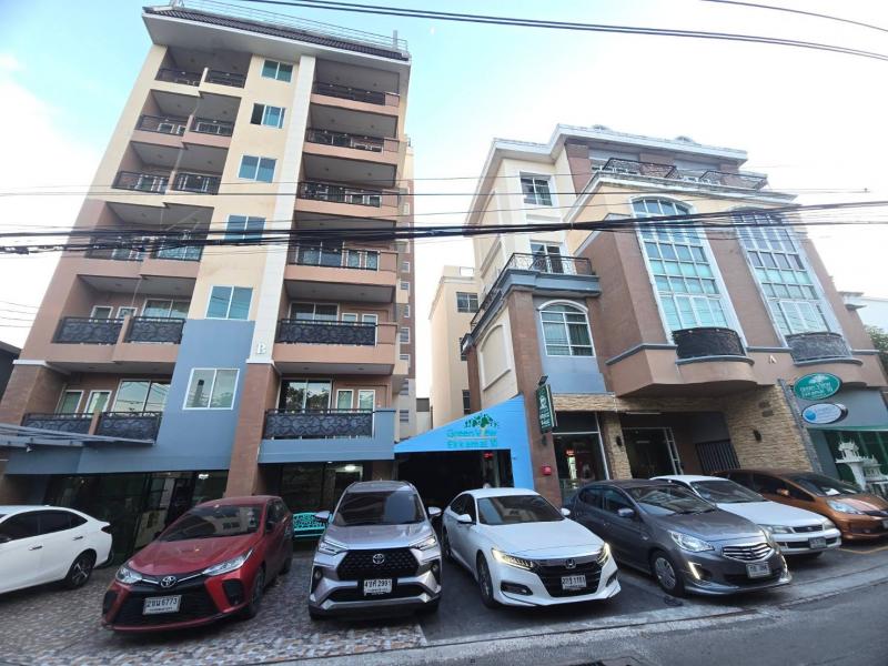 R.123ขายเซอร์วิสอพาร์ทเม้นท์ เอกมัย เนื้อที่ 215 ตารางวา 7ชั้นที่ตั้ง ซอยสุขุมวิท 65, เอกมัย ซอย 10 เขตวัฒนา กรุงเทพมหานคร 10110รายละเอียด-อายุอพาร์ทเม้นท์ 10 ปี- อพาร์ตเม้นต์สองอาคาร สูง 7ชั้นและ 4 ชั้น-ตึก 4 ชั้น จำนวน 13 ห้องพัก-ตึก 7 ชั้น จำนวน 24 ห้องพัก-มีแบบ รายเดือนและรายวัน-ส่วนใหญ่มีแต่ลูกค้าชาวต่างชาติ 90% เป็นชาวต่างชาติหมด-ที่จอดรถ 10 คันค่ะ-ค่าห้อง เริ่ม 2***** บาท-รายรับประ�