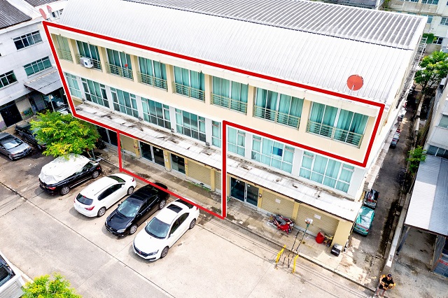 โชว์รูม อาคารพาณิชย์ให้เช่า 3 นอน 5 น้ำ อาคาร 4 ชั้นพร้อมดาดฟ้า 113 ตร.ว.453 ตร.ม. 41-44,998 B-Mมีลิฟต์ ชั้น1-3 ใกล้แม็คโคร คลองหลวง 400ม. ตลาดไอยรา 600ม.เหมาะทำออฟฟิศ หรือธุรกิจเชิงพาณิชย์ ทำเลศักยภาพ ย่านคลองหลวง  ตลาดไท 900 ม.ใกล้นิคมอุตสาหกรรมนวนคร ถ.คลองหลวง พหลโยธินThere is an elevator on floors 1-3.  Khlong Luang area 900 m.  Near Makro Khlong Luang 400m Aiyara Market 600m office showroom 3bed 5bath commercial building for rent  4 story building with rooftop 113sq.wa. 453sq.m. 41-44,998 THB per month suitable for  or commercial business prime location in from Talat Thai market nea