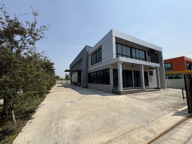 PP478 ขายเช่า โรงงานออฟฟิศ Modern สภาพใหม่ ทำเล นราภิรมย์-บางเลน ขายด่วน ต้องการย้ายฐานการผลิตเงื่อนไขสุดคุ้มราคาพิเศษราคาขายเพียง 15,900,000 บาท ราคาเช่า 125,000 บาท/เดือนติดต่อ คุณช่อผกา โทร 0616198565 LINE 0616198565สำรอง LINE 0812523279 ส่งลิ้งก์ไว้ได้เลย-ขายเช่า โรงงานออฟฟิศ Modern สภาพใหม่ ทำเล นราภิรมย์-บางเลน ขายด่วน ต้องการย้ายฐานการผลิต-ที่ดินขนาด 1 ไร่ 1 งาน 81 ตารางวา-พื้นที่ใช้สอยรวม 915 ตร.ม. -ตอบโจ�