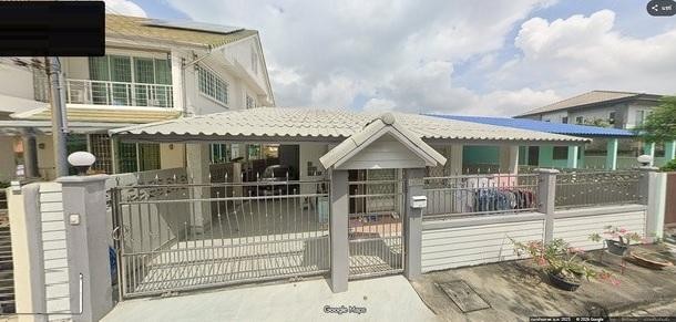 ให้เช่า บ้านเดี่ยว ซอยนวมินทร์ 81 หมู่บ้านโชคชัย คลองจั่น มีที่จอดรถ 2คัน ติดต่อ คุณปอ : 061 619 8565ID line: 061 619 8565แอดไลน์กดที่ลิงค์นี้ได้เลยครับ : https://line.me/ti/p/zu0mm-ozFXติดต่อ คุณบิว : 081 252 3279 ID line: 061 787 9691แอดไลน์กดที่ลิงค์นี้ได้เลยครับ : https://line.me/ti/p/SR5Ehdv_q-** รหัส BT101ราคา 17,000 บาท/เดือน ประกันการเช่า 2 ล่วงหน้า 1 /ประกันอัคคีภัย 2,000 บาท/ปี(บ้านว่าง 29 มี.ค.69)- บ้านเดี่ยว 1 ชั้น หมู่บ้านโชคชัย คลองจั่น ซอย นวมินทร์ 81- 3 ห้