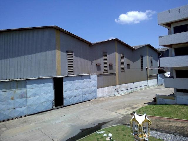 ให้เช่าโกดัง 575 ตร.ม. ริมถนนเศรษฐกิจ 1 อ้อมน้อย กระทุ่มแบน รถคอนเทนเนอร์เข้าได้ติดต่อ Agent คุณบัว (Bua)Tel: 093-646-4597LINE ID: Bua093ค่าเช่า 42,000 บาท/เดือนรายละเอียดทรัพย์ให้เช่าโกดังหรือคลังสินค้า ขนาดใหญ่ 575 ตารางเมตร ทำเลศักยภาพ ริมถนนเศรษฐกิจ 1 อ้อมน้อย อำเภอกระทุ่มแบน จังหวัดสมุทรสาคร เหมาะสำหรับเก็บสินค้าและกระจายสินค้า เดินทางสะดวก ไม่ต้องเข้าซอยค่าเช่า 42,000 บาทต่อเดือนขนาดอา