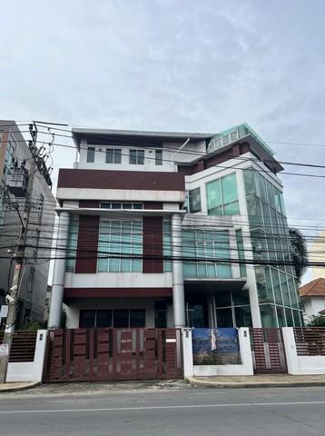 ให้เช่าสำนักงาน ติดถนนเมนบางใหญ่ซิตี้ พร้อมใช้งาน มีห้องประชุมโต๊ะยาว ระบบลำโพง ห้องผู้บริหาร ห้องพักผ่อน(RF133)ติดต่อAgent : คุณเด่นชัย: 09-8481-8989:06-2839-4747ID Line :0984818989: https://line.me/ti/p/ezz8HbMifzWhatsApp :+66984818989: แอดไลน์ แคปหน้าจอสอบถามได้เลยครับโครงการ ,หมู่บ้านบางใหญ่ซิตี้ที่ดิน 90 ตารางวา สร้างเต็มเนื้อที่ 1000ตารางเมตร แอร์กว่า20 ตัวระบบไฟฟ้าพร้อมใช้งาน แบ่งเป็นชั้นทุกชั้น มีห้องประชุมโต๊ะยาว ระบ�