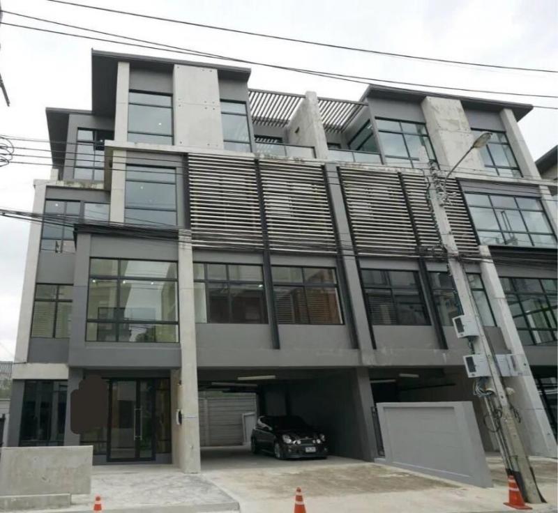 ให้เช่า อาคารสำนักงาน 4 ชั้น  โครงการดิสทริค - ศรีวรา ทาวน์อินทาวน์ วังทองหลาง สนใจติดต่อ คุณเจี๊ยบ Tel. 081 416 4142 Tel. 094 448 5038id : jeab_chick (สามารถแอดไลน์ สอบถามได้ คะ)อาคาร 4 ชั้น ขนาดพื้นที่ 50 ตรว.พื้นที่ใช้สอย 460 ตรม.แอร์ทุกห้อง7 ห้องน้ำ 6 – 7 ที่จอดรถอาคารหน้ากว้าง 10.8 เมตรและที่ใกล้เคียงยังมีที่จอดรถของเอกชนให้เช่าเพิ่มเติมได้อีกราคา 120,000 บาท/เดือนประกัน 3 เดือน + ล่วงหน้า 1 เดือนสัญญา 1 �