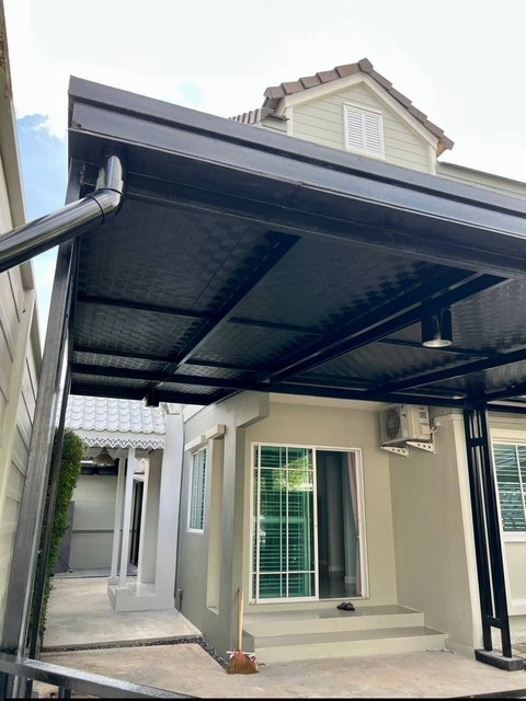 ขายบ้านแฝด 2 ชั้น อารียาเดอะวิลเลจ 1 บางนาตราด กม.10 แปลงมุม โซนหน้าสวน ทำเลทอง รีโนเวทตกแต่งใหม่ ใกล้เมกะบางนา *** ราคาขาย 4,300,000 บาท โอนคนละครึ่งติดต่อ::  ชยา โทร/ID Line:: 0942823961   Link Line:: https://line.me/ti/p/3xFA1An8Kcรหัส# T26-451บ้านแฝดโครงสร้างเดี่ยว 2 ชั้น เดอะวิลเลจ1 บางนาตราด กม.10 - ขนาด 28.7 ตรว. - พื้นที่ใช้สอย 134 ตรม.- 3 ห้องนอน - 2 ห้องน้ำ- 1 ห้องครัว- 2 ที่จอดรถ - แปลงมุม โซนหน้าสวน ทำเลดีใกล้ห้าง สนามบิน โรงพยา�