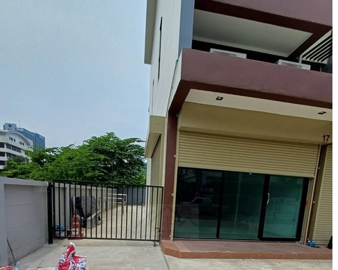 ให้เช่าโฮมออฟฟิศ 3.5 ชั้นหลังมุม 281 ตร.ม ซอยรามอินทรา 89 ใกล้ Fashion Island ใกล้รถไฟฟ้าสายสีชมพู  *** ราคาเช่า 30,000 บาท / เดือน ติดต่อ::  ชยา โทร/ID Line:: 0942823961   Link Line:: https://line.me/ti/p/3xFA1An8Kcรหัส# T26-449Home Office 3.5 ชั้นหลังมุม รามอินทรา 89 (เข้าซอยประมาณ 100 เมตร) - เนื้อที่ 40 ตร.ว  - พื้นที่ใช้สอย 281 ตร.ม- หน้ากว้าง 7 เมตร - 3 ห้องทำงาน 1 ห้องโถงใหญ่ - แอร์ครบทุกห้อง - ผ้าม่านครบทุกห้อง  - ห้องน้ำครบทุกชั้น (3 ห้องน้ำ)- รองรับพนักงานไ�