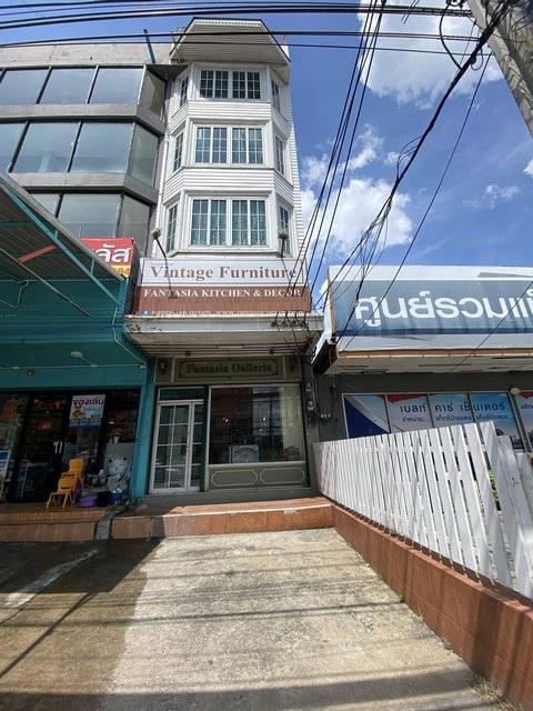 ขายอาคารพาณิชย์6ชั้น24ตร.วห้องมุมริมถนนศรีนครินทร์ใกล้MRTแบริ่งจอดรถได้เหมาะทำธุรกิจราคาขาย 9,600,000 บาท ( โอนคนละครึ่ง )ราคาเช่า 30,000 บาท / เดือนที่ตั้ง ถนนศรีนครินทร์ ตำบลสำโรงเหนือ อำเภอเมืองสมุทรปราการ สมุทรปราการ 10270ติดต่อ : คุณภัสพงณ์ 0634098164Line : binkem22https://www.facebook.com/profile.php?id=61581484955548เนื้อที่ 24 ตารางวา พื้นที่ใช้สอย 400 ตารางเมตร จำนวน 6 ชั้น รวมชั้นลอย+ดาดฟ้า อาคารลึกประมาณ 19.8 เมตร หน้าต