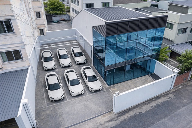 BTSบางนา 900ม. อุดมสุข 1.4กม.เช่า-ขายที่ดินพร้อมอาคารออฟฟิศ 2ชั้น สำนักงานเขตบางนา 770ม. ไปรษณีย์ และโกดังขนาดเล็ก รร.นานาชาติแองโกลสิงคโปร์ 2.5 กม. บนทำเลศักยภาพย่านบางนา เหมาะสำหรับสำนักงาน บริษัทเอกชน หรืออยู่อาศัย 79,998 B-M. ขาย 13.49 ลบ. พื้นที่ใช้สอยครบ ฟังก์ชันยืดหยุ่น 5 นอน 2 น้ำ เดินทางสะดวก ใกล้ทางด่วนเฉลิมมหานคร ไบเทค บางนา 1.1 กม. และศูนย์ธุรกิจสำคัญBTS Bangna 900m BTS UdomSuk 1.4km. Land for rent sale with 