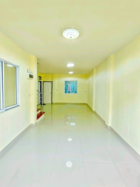 WashXpress ซอยวัดใหญ่  ทาวน์เฮ้าส์ 2 ชั้น 3 นอน 2 น้ำ ใกล้วัดเอี่ยมประชามิตร 400 ม.20 ตร.ว. 160 ตร.ม. 5,499 B-M. ทำเลแหลมฟ้าผ่า พระสมุทรเจดีย์ เหมาะอยู่อาศัย เดินทางสะดวก ใกล้แหล่งชุมชน รร.วัดแหลมฟ้าผ่า 1.8 กม. ตลาด และรถไฟฟ้าBTS  เชื่อมต่อถนนหลักได้ง่าย WashXpress Soi WatYai Two storey townhouse 3 bed 2 bath near Wat Eiam Prachamitr 400 m. land size 20 sq.wa. usable area 160 sq.m. rent 5,499 B-M located in Laem Fa Pha Phra Samut Chedi ideal for living convenient transportation close to community amenities Wat Laem Fa Pha School 1.8 km. market and BTS Skytrain easy access to main roadsถ.สุขสวัสดิ์ ตำบ