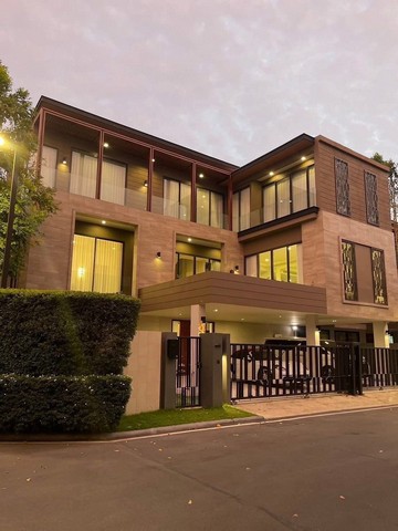 LV53480 ให้เช่า บ้านเดี่ยว3ชั้น วนา เรสซิเดนซ์ พระราม 9-ศรีนครินทร์ Vana Residence Rama 9-Srinakarin พร้อมลิฟต์ พร้อมเข้าอยู่ รับต่างชาติได้ราคาเช่า : 220,000 บาท/เดือน (สัญญาขั้นต่ำ 1 ปี / ล่วงหน้า 1 เดือน / มัดจำ 2 เดือน) ที่ตั้ง : ถนนกรุงเทพกรีฑา-ตัดใหม่ แขวงหัวหมาก เขตบางกะปิ กทม.ชื่อโครงการ : วนา เรสซิเดนซ์ พระราม 9-ศรีนครินทร์ Vana Residence Rama 9-Srinakarinรายละเอียด :- บ้านเลขที่สวย เลขมังกร หลังมุม- ขนาด 58 ตารางวา , 4