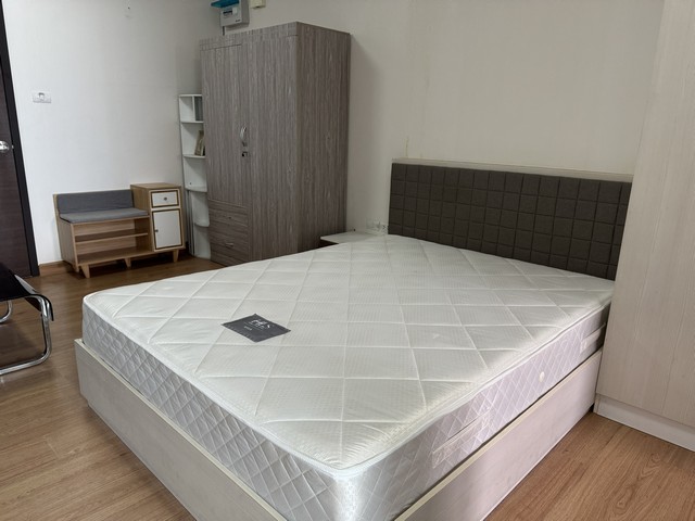 ขาย คอนโด ศุภาลัย วิสต้า ห้าแยกปากเกร็ด ทำเล ติดรถไฟฟ้าสายสีชมพู สถานีแยกปากเกร็ด อยู่เองหรือปล่อยเช่าก็ดีชื่อโครงการ ศุภาลัย วิสต้า ห้าแยกปากเกร็ดที่ตั้ง   ถนนแจ้งวัฒนะ ใกล้ห้าแยกปากเกร็ด ต.ปากเกร็ด อ.ปากเกร็ด นนทบุรีรายละเอียดคอนโด อยู่ชั้นที่ 23 ( มีทั้งหมด 30 ชั้น )  จำนวน 1 ห้องนอน 1 ห้องน้ำพื้นที่ใช้สอย 30.58 ตารางเมตรจุดเด่น  ทำเลเดินทางสะดวกทั้งรถไฟฟ้า และ ร