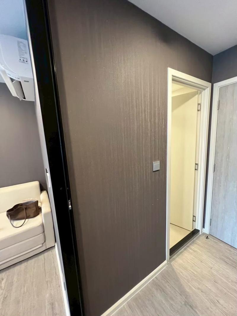 ขายต่ำกว่าทุน - เจ้าของโพสต์ (Owner Post)&nbsp; &nbsp;&nbsp;  &nbsp;  ***ขายพร้อมผู้เช่า สัญญา 1ปี 13,000 ***   &nbsp;  &nbsp; &nbsp;&nbsp;&nbsp;&nbsp;&nbsp;ตึก E ชั้น 5 &nbsp;ขนาด 27.96 ตรม.   &nbsp; &nbsp;&nbsp;&nbsp;&nbsp;&nbsp;เฟอร์นิเจอร์ครบ แต่งเต็ม บิ้วอินฉ่ำ  &nbsp; &nbsp;&nbsp;&nbsp;&nbsp;&nbsp;เครื่องใช้ไฟฟ้าครบ&nbsp; แอร์2ตัว ทีวี ตู้เย็น ไมโครเวฟ   &nbsp;&nbsp;&nbsp;&nbsp;&nbsp; เครื่องทำน้ำอุ่น เครื่องซักผ้า  &nbsp;&nbsp;&nbsp;&nbsp;&nbsp;&nbsp;   ราคาซื้อรวมตกแต่ง&nbsp; 2.53 ลบ   &nbsp;&nbsp;&nbsp;&nbsp;&nbsp; ราคาขายเพียง&nbsp;&nbsp;&nbsp;&nbsp; 2.1 ล�