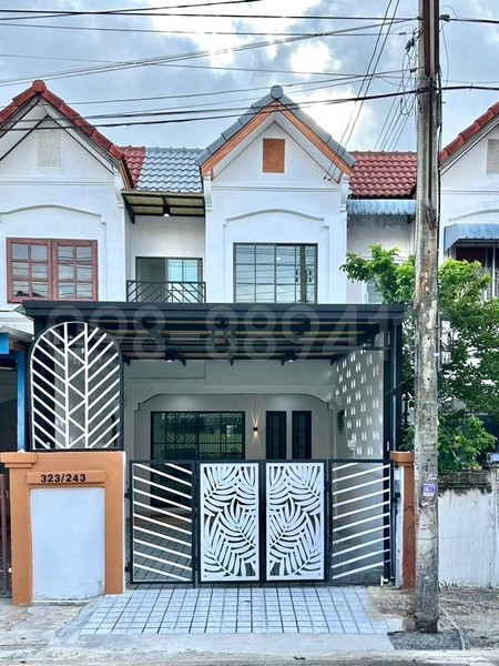 ทาวน์เฮาส์ หมู่บ้าน กรุงทอง สายไหม 33 เส้นเมน** รายละเอียดทรัพย์ **- เนื้อที่ 16 ตร.ว - 2 ห้องนอน ห้องนอนด้านหน้ามีระเบียง- 2 ห้องน้ำ - 1 ห้องโถง 1 ครัว - ปูกระเบื้องใหม่ทั้งหลัง - แถม เตาแก็ส เครื่องดูดควัน โซฟา ตู้วางทีวี- จอดรถได้ 1 คันสิ่งอำนวยความสะดวก :- สวนสาธารณะ  สนามเด็กเล่นสถานที่สำคัญ ใกล้เคียง :- Central รามอินทรา, Fashion Island- Tesco Lotus, Big C ,Top Supermarket, 7eleven- ตลาดเคหะออเงิน, ตลาดวงศกร, ตลาดออเ�