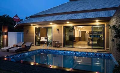 ขายบ้าน สไตล์ล้านนาโมเดิร์น พูลวิลล่า ใกล้โรงเรียนนานาชาติ คริสเตียน เยอรมัน เชียงใหม่  1 กม.ลดพิเศษ  ราคาเหลือเพียง 6.8  ล้านบาทลดจากราคา 8.8 ล้านบาทบ้านพูลวิลล่า ชั้นเดียว  3 ห้องนอน , 3 ห้องน้ำ เนื้อที่  99  ตร.ว.พื้นที่ใช้สอย 206  ตร.ม. สระว่ายน้ำส่วนตัวผ้าม่านUV ทั้งหลังพร้อมเครื่องใช้ไฟฟ้า สิ่งอำนวยความสะดวกครบครันติดตั้งแอร์ทุกห้องประตูรั้วแบบรีโมท  อ่างสปาอาบน้ำ