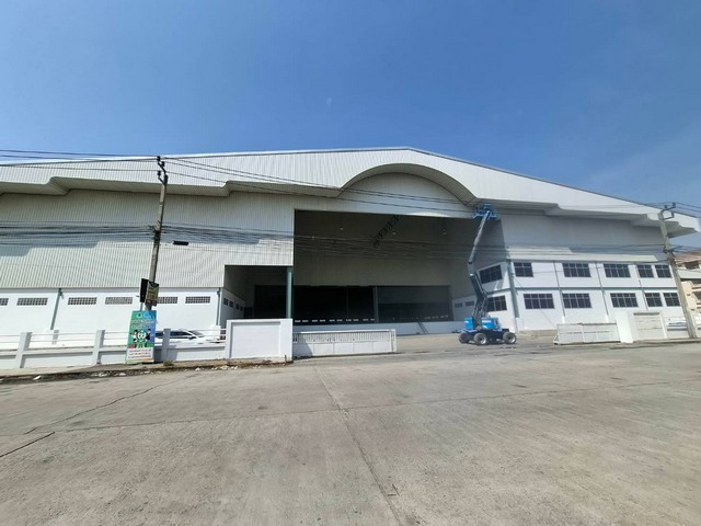 AOM 2621โรงงานให้เช่า พื้นที่สีม่วงซอยวัดบัวโรย บางนา-ตราด กม.23 ขาออกรายละเอียดพื้นที่อาคารรวม 5,508 ตร.ม. (ชั้นล่าง 5,364 ตร.ม. + ชั้นบน 144 ตร.ม.)พื้นที่ Office ชั้น 1: 144 ตร.ม.พื้นที่ Office ชั้น 2: 144 ตร.ม.รวม Office: 288 ตร.ม.ที่ดิน 6 ไร่ + 371.5 ตร.ว.สเปคอาคารรับน้ำหนักพื้น 3 ตัน/ตร.ม.ความสูงเพดาน 12 เมตร (Clear Height)4 Dock ตู้คอนเทนเนอร์ 40 FT (พื้นยก 1.50 เมตร)7 Dock รถกระบะค่าเช่า 826,200 บาท/เดือนเงื่อนไขมัดจำ 3 เดือน + ล่วงหน้า 1 เดือนส�