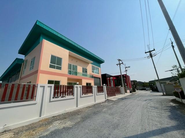 ขายโรงงาน สร้างใหม่ ต.ไร่ขิง บนที่ดิน 1 ไร่ พื้นที่ใช้สอยรวม 845 ตร.ม. รับน้ำหนักได้ 2 ตัน/ตร.ม.พื้น Epoxy(AK076)ติดต่อAgent : คุณเด่นชัย: 09-8481-8989:06-2839-4747ID Line :0984818989: https://line.me/ti/p/ezz8HbMifzWhatsApp :+66984818989: แอดไลน์ แคปหน้าจอสอบถามได้เลยครับโรงงาน ซอยโรงงานไวไว 2 อ้อมใหญ่ที่ดิน 1 ไร่ พื้นที่ใช้สอยรวม 845 ตร.ม.รับน้ำหนักได้ 2 ตัน/ตร.ม.เคลือบพื้น Epoxy 100% สะอาด สวยงาม เหมาะกับมาตรฐานอุตสาหกรรมสำนักงาน 2 ชั้น: 5 ห้องอเนกประส�