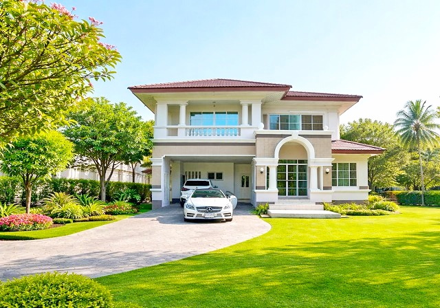 คฤหาสน์ใหญ่มาก บ้าน4นอน จอดรถได้ 5คัน BTSบางหว้า 900ม. ม.สยาม 1.2กม  142 ตารางวา สาทร-ราชพฤกษ์ เดอะมอลล์ ท่าพระ  3น้ำ  322ตร.ม. 69,998B-M. ย่านภาษีเจริญ บ้านมุมส่วนตัว บรรยากาศร่มรื่น  นันทวัน ทำเลศักยภาพMansion 4bed 142sq.wa.5Parking BTS BangWa 900m.  Siam University 1.2 km Sathorn Ratchaphruek 3bath detached house  322sq.m. The Mall Thapra 69,998B-M. area prime location in Phasi Charoen Private corner house tranquil atmosphere Spacious layout Near Convenient access to main roads and city center Nantawanถ.ราชพฤกษ์  สาทร เพชรเกษม แขวงบางแวก เขตภาษีเจริญ กรุงเทพมหานครสัญญา 2 ป