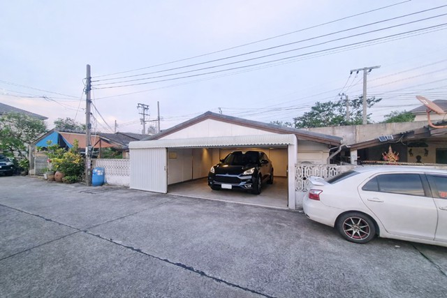 บางนา-ตราด51-55  ใหม่ ใกล้โลตัส บางนา 900 ม. เมกาบางนา ภายใน 1 กม.  3นอน 2น้ำ บ้านเดี่ยว  บนที่ดิน 50 ตร.ว. 12,999 B-M 200 ตร.ม. บ้านใหม่ไม่เคยเข้าอยู่ พร้อมแอร์ใหม่ 3 ตัว ทำเลบางนา-ตราด กม.8 เหมาะอยู่อาศัยระยะยาว เดินทางสะดวก ใกล้แหล่งช้อปปิ้งครบครันBangna-Trad 51-55 New near Lotus Bangna 900m Mega Bangna 1km 3Beds 2Baths Detached  house on 50sq.wah  12,999 B-M 200 sq.m new never occupied with 3new air conditioners Located Bangna Trad Km.8 ideal for long term living convenient access and close to shopping destinationsบางนา-ตราด51-55 ถนนบางนา-ตราด กม.8 แขวงบางนา