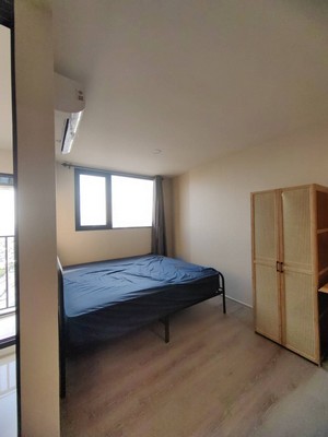 ให้เช่าคอนโด ดิ ออริจิ้น สุขุมวิท - แพรกษา.TPI-2907.- แบบ สตูดิโอ- ชั้น 33 วิวทะเล ขนาด 24 ตรม.- 1 ห้องนอน, 1 ห้องน้ำ- อาคาร 1- ใกล้ BTS แพรกษา.สิ่งอำนวยความสะดวก- เฟอร์นิเจอร์- ผ้าม่าน- ที่นอน- เครื่องปรับอากาศ- ตู้เย็น- เครื่องซักผ้า- เตาไมโครเวฟ.- มัดจำ 2 เดือน ล่วงหน้า 1 เดือน- สัญญาขั้นต่ำ 1 ปี.สิ่งอำนวยความสะดวก- Lobby- Mailbox- Co-Working Space- สระว่ายน้ำ- ฟิตเนส- สวนพักผ่อน- กล้องวงจรปิด CCTV- ระบบ Key Card Access- รปภ. 2