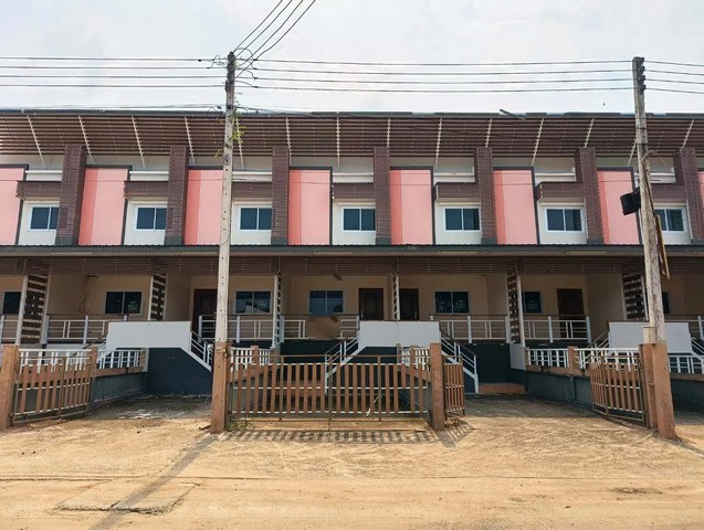   ขาย บ้านเดี่ยว/ทาวน์เฮ้าส์/คอนโด โครงการ ทาวน์เฮ้าส์ แพรมาพร เพลส ธัญบุรี ถนน รังสิต-นครนายก ตำบล บึงยี่โถ อำเภอ ธัญบุรี จังหวัด ปทุมธานี  ราคาโปรโมชั่น    1,142,000  บาท    ลดจาก   1,250,000   บาท ราคาโปรโมชั่นตั้งแต่วันที่  2 มีนาคม - 31 พฤษภาคม 2569  รายละเอียดทรัพย์ -  เนื้อที่ 20.00 ตร.ว.  พื้นที่ใช้สอย 152.00 ตร.ม. -  บ้านหันไปทางทิศ ตะวันออก  พิกัดทรัพย์ : https://maps.app.goo.gl/VP6rsiYoMNpna14bA  สถานที่ใกล้เคียง   -  โลตัส