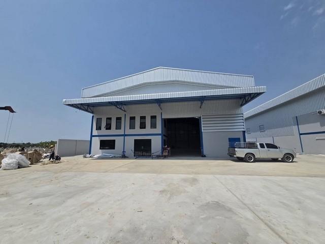 ให้เช่าโกดัง 950ตร.มพร้อมออฟฟิศ2ชั้นไฟฟ้า3เฟสถนนตำหรุ-บางพลีตำบลแพรกษาใหม่ราคาเช่า 120,000 บาท / เดือน ( สัญญาขั้นต่ำ 3 ปี ประกัน 3 เดือน ล่วงหน้า 1 เดือน ) ( ค่าขยะ 1,000 บาท / เดือน )ที่ตั้ง ถนนตำหรุ-บางพลี ซอยหลังป้อมคลองเก้า ตำบลแพรกษาใหม่ อำเภอบางพลี จังหวัดสมุทรปราการ 10540.ติดต่อ : คุณภัสพงณ์ 0634098164Line : binkem22https://www.facebook.com/profile.php?id=61581484955548เนื้อที่ 1 ไร่ พื้นที่ใช้สอย 950 ตารางเมตร พร้อมออฟฟิศ 2 ชั้