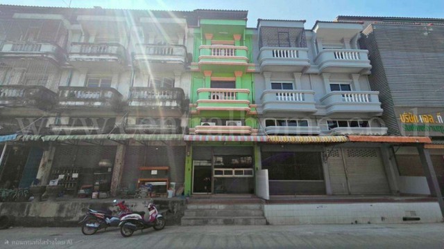 รหัสทรัพย์ : N0748ตึกแถว 3.5 ชั้น ซอยอยู่สุข 23 บางเมือง - สมุทรปราการ รีโนเวทแล้ว สภาพดีที่ตั้ง : ถนนศรีนครินทร์ ตำบลบางเมือง อำเภอเมืองสมุทรปราการ จังหวัดสมุทรปราการ 10270รายละเอียดทรัพย์- อาคารพาณิชย์ 3.5 ชั้น เนื้อที่ 18 ตารางวา พื้นที่ใช้สอย 160 ตารางเมตร- 3 ห้องนอน, 2 ห้องน้ำ, 1 ห้องครัว, 1 ห้องรับแขก, มีที่จอดรถหน้าตึก- เหมาะสำหรับทำสำนักงาน, เปิดกิจการร้านค้าหรือพักอาศัย- อ�