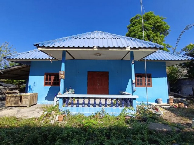   ขาย บ้านเดี่ยว/ทาวน์เฮ้าส์/คอนโด โครงการ บ้านเดี่ยว เฉลิมพระเกียรติ สระบุรี ถนน สายหน้าพระลาน-บ้านครัว(ทล.3034) ตำบล หน้าพระลาน อำเภอ เฉลิมพระเกียรติ จังหวัด สระบุรี  ราคาโปรโมชั่น   1,116,000   บาท    ลดจาก 1,330,000     บาท ราคาโปรโมชั่นตั้งแต่วันที่  2 มีนาคม - 31 พฤษภาคม 2569  รายละเอียดทรัพย์ -  เนื้อที่ 102.00 ตร.ว. พื้นที่ใช้สอย 150.50 ตร.ม. -  บ้านหันไปทางทิศ ตะวันตกเฉียงใต้  พิกัดทรัพย์ https://maps.app.goo.