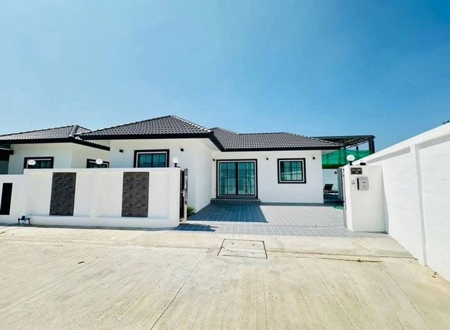 TEL : 092-288 9359 คุณดนิตาLine : https://line.me/ti/p/yxo92dHWP1รายละเอียด : เนื้อที่ขนาด 68.4 ตารางวา 3 ห้องนอน 3 ห้องน้ำ 1 ห้องนั่งเล่น 1 ห้องครัว ตกแต่งเฟอร์นิเจอร์ครบ- จอดรถในบ้านได้ 2คัน+หน้าบ้านได้อีก 2 คัน- สระขนาด 4x6 ระบบเกลือ (น้ำล้น+น้ำตก)- shower ข้างสระ- ระบบไฟ 3 เฟส- ประตูรั้วอลูมิเนียมรายการของแถม : - ฟรีชุดชั้นวางทีวีบิวท์อินห้องรับแขกและห้องนอนใหญ่ 2 ห้อง- ฟรีชุดห้องนอน 3 ห้อง- ฟรีโต๊ะกินข้าว 6 ที่นั�