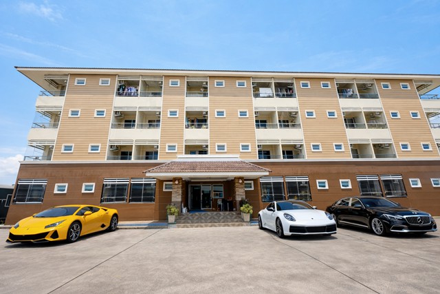 รพ. ปลวกแดง 300ม. ที่ว่าการอำเภอ 380ม. โรงเรียนปลวกแดง 260ม. ขายอพาร์ทเมนท์ 66ห้อง ที่ดิน 1 ไร่ 400 ตร.ว. 2800ตรม.  พื้นที่ใช้สอยเต็มพื้นที่ 39.99 ลบ.อาคารห้องพัก พร้อมแอร์ทุกห้อง ทำเลปลวกแดง ระยอง เหมาะลงทุนปล่อยเช่า   ใกล้แหล่งชุมชน เทศบาลตำบลปลวกแดง 750 ม.การไฟฟ้าส่วนภูมิภาค และสิ่งอำนวยความสะดวกครบครัน เดินทางสะดวก แยกมาบเตย ถนนสาย 3191 PluakDaeng Hospital 300m District Office 380m PluakDaeng Sch 260m. 66unit apartment building for sale land size 1rai 40