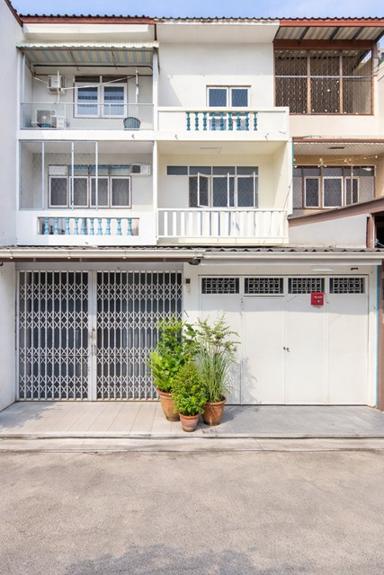 แฮปปี้แลนด์ 220ตร.ม. ถ.ลาดพร้าว104-113  รพ.เวชธานี 300 ม.ทาวน์เฮาส์ 3 ชั้น 3นอน 2น้ำ 18ตร.ว. 13,998 B-M. เหมาะอยู่อาศัย หรือทำธุรกิจ ทำเลลาดพร้าว เดินทางสะดวก ใกล้แหล่งชุมชน เดอะมอลล์บางกะปิ 800 ม. มหาวิทยาลัย และระบบขนส่งสาธารณะครบHappy Land The Mall Bangkapi 800 m. Ladprao Rd.104-113 Vejthani Hospital 300m. 3storey townhouse 3bed 2bath 18sq.wa. 220sq.m. newly renovated rent 13,998B-M suitable for residence or business Ladprao location convenient transportation close to community amenities universities and complete public transportถ.ลาดพร้าว104-113 แฮปปี้แลนด์ แขวงคลองจั่น เขตบา