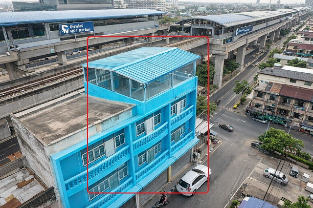 MRTเศรษฐบุตรบำเพ็ญ อาคารพาณิชย์ 4 ชั้น 2 คูหา ใกล้ MRTมีนบุรี 800 ม. 3นอน 3น้ำ 20ตร.ว.290 ตร.ม.17,998 B-M.ทำเลทอง ต้นซอยสีหบุรานุกิจ  เหมาะทำธุรกิจ หรืออยู่อาศัย ใกล้แหล่งชุมชน ตลาดมีนบุรี 500 ม.สถานศึกษา และโรงพยาบาล ใกล้แยกมีนบุรี เดินทางสะดวกMRT Setthabut 2Units 4storey commercial building near MRT MinBuri 800m.3bed 3 bath  land size 20sq.wa. usable area 290 sq.m. rent 17,998 B-M prime location at beginning of Soi Sihaburanukit suitable for business or residence close to Min Buri market 500 m. schools hospitals and convenient transportation near Min Buri intersectionเสรีไทย รามคำแหง ถ.สี�
