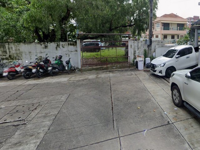 ขายด่วนที่ดิน 200 ตรว. หมู่บ้านทาวน์ อิน ทาวน์ ลาดพร้าว ถนนศรีวรา ใกล้ทางด่วน ใกล้เลียบด่วน *** ราคาขาย 30 ล้านบาท ( 150,000 / ตรว) ติดต่อ::  ชยา  โทร/ID Line:: 0942823961   Link Line:: https://line.me/ti/p/3xFA1An8Kcรหัส # T26-355ที่ดิน หมู่บ้านทาวน์ อิน ทาวน์ ลาดพร้าว ใกล้ทางด่วน ใกล้เลียบด่วน เนื้อที่ 200 ตรว.หน้ากว้างประมาณ 36 ลึกประมาณ 25 เมตร แปลงสี่เหลี่ยมสวย เหมาะสร้างบ้าน สำนักงาน หรือลงทุนอื่นๆใกล้เคียงเลียบด่วน, CDC, เซ�