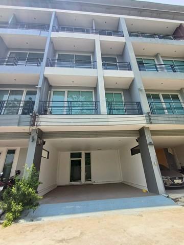 ให้เช่าทาวน์โฮม 4 ชั้น ย่านรามอินทรา ใกล้แฟชั่นไอแลนส์ , MRT วงแหวนรามอินทรา (จดทะเบียนบริษัทได้)ราคาเช่า 20,000 บาท / เดือน ( สัญญาขั้นต่ำ 1 ปี ล่วงหน้า 1 เดือน ประกัน 2 เดือน )ที่ตั้ง ถนนรามอินทรา ซอยรามอินทรา แขวงคันนายาว เขตคันนายาว กรุงเทพมหานคร 10230ติดต่อ : คุณภัสพงณ์ 0634098164Line : binkem22https://www.facebook.com/profile.php?id=61581484955548เนื้อที่ 22 ตารางวา พื้นที่ใช้สอย 277 ตารางเมตร จำนวน 4 ชั้น 4 ห้องนอน 5 ห้องน้ำ จอ