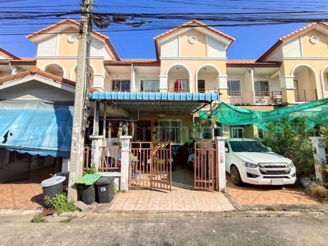 รหัสทรัพย์&nbsp;N0807ทาวน์เฮ้าส์ พนาสนธิ์ วิลล่า แพรกษา ซ.8 ราคาถูกที่ตั้ง :&nbsp;ถนนแพรกษา ตำบลแพรกษา อำเภอเมืองสมุทรปราการ จังหวัดสมุทรปราการ 10280รายละเอียดทรัพย์- ทาวน์เฮ้าส์ 2 ชั้น เนื้อที่ 20 ตารางวา พื้นที่ใช้สอยประมาณ 100 ตารางเมตร- 2 ห้องนอน, 2 ห้องน้ำ, 1 ห้องนั่งเล่น, 1 ห้องครัว, 1 ที่จอดรถ&nbsp;- ปั๊มน้ำ+แท้งค์น้ำ 1 ชุด, แอร์ 2 เครื่อง, ผ้าม่าน- ต่อเติมหลังคาจอดรถ&nbsp;- พื้นชั้นบนและชั